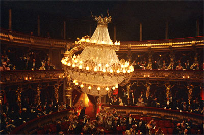 pomoviechandelier.jpg